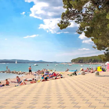 Ana-1 By Interhome Turanj